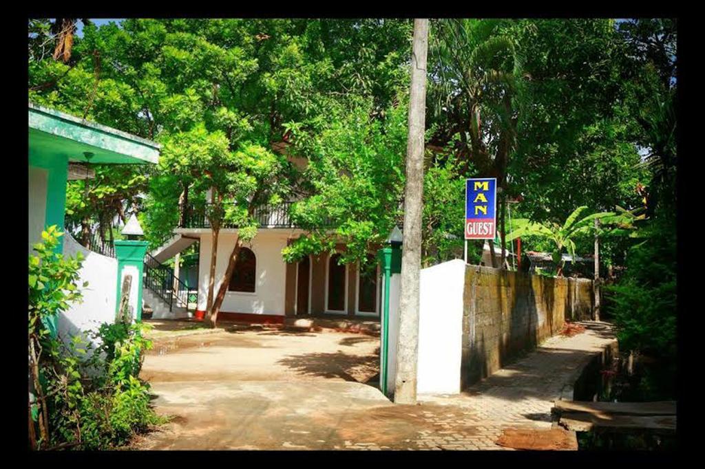 Man Guest Polonnaruwa Hotell Exteriör bild