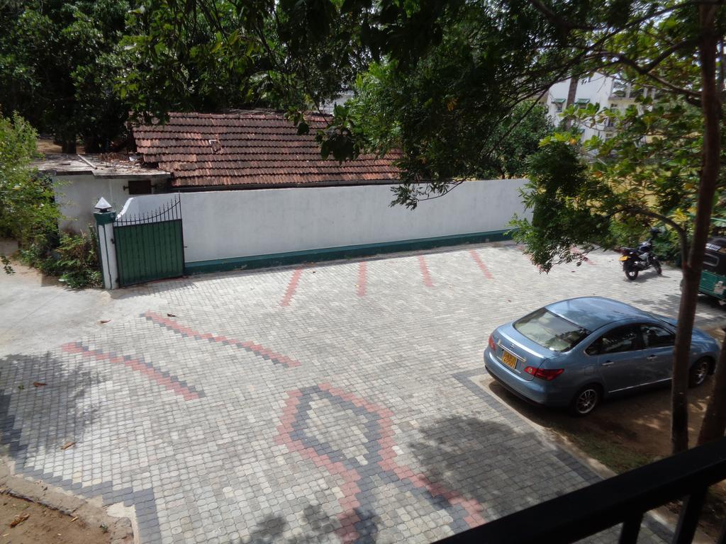 Man Guest Polonnaruwa Hotell Exteriör bild