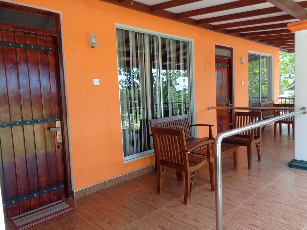 Man Guest Polonnaruwa Hotell Exteriör bild