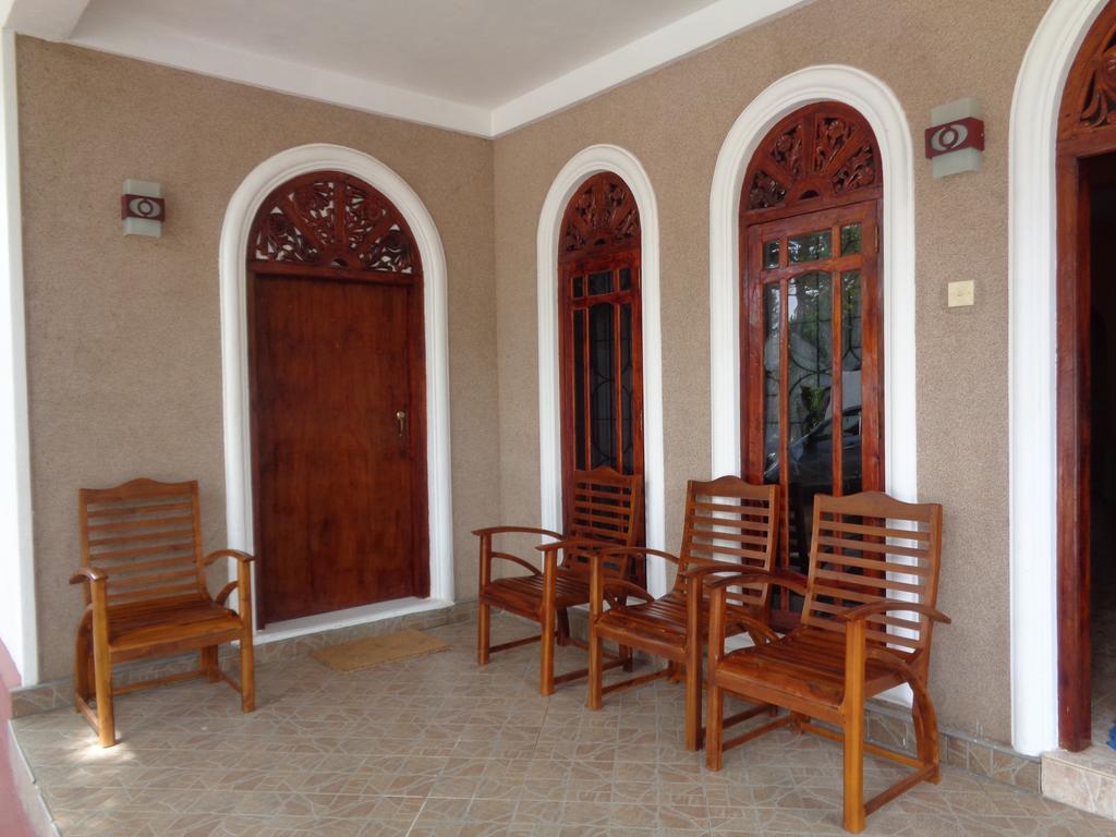 Man Guest Polonnaruwa Hotell Exteriör bild