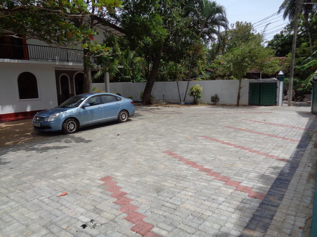 Man Guest Polonnaruwa Hotell Exteriör bild