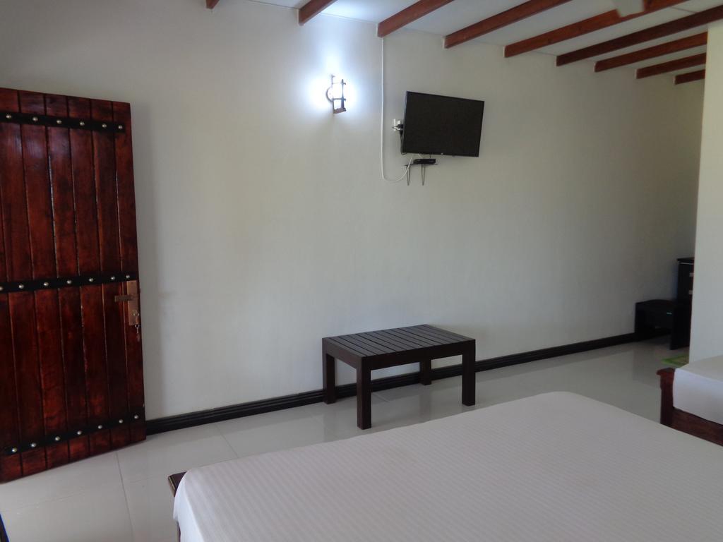 Man Guest Polonnaruwa Hotell Exteriör bild