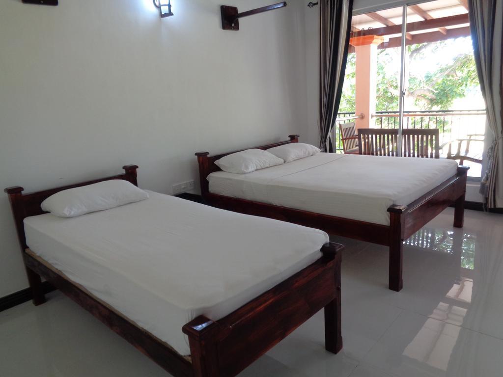 Man Guest Polonnaruwa Hotell Exteriör bild