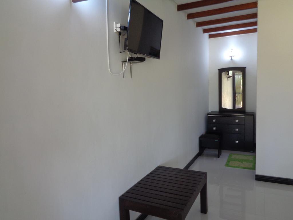 Man Guest Polonnaruwa Hotell Exteriör bild