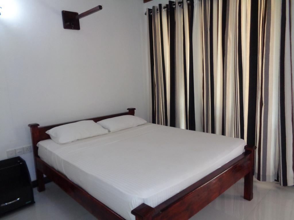 Man Guest Polonnaruwa Hotell Exteriör bild