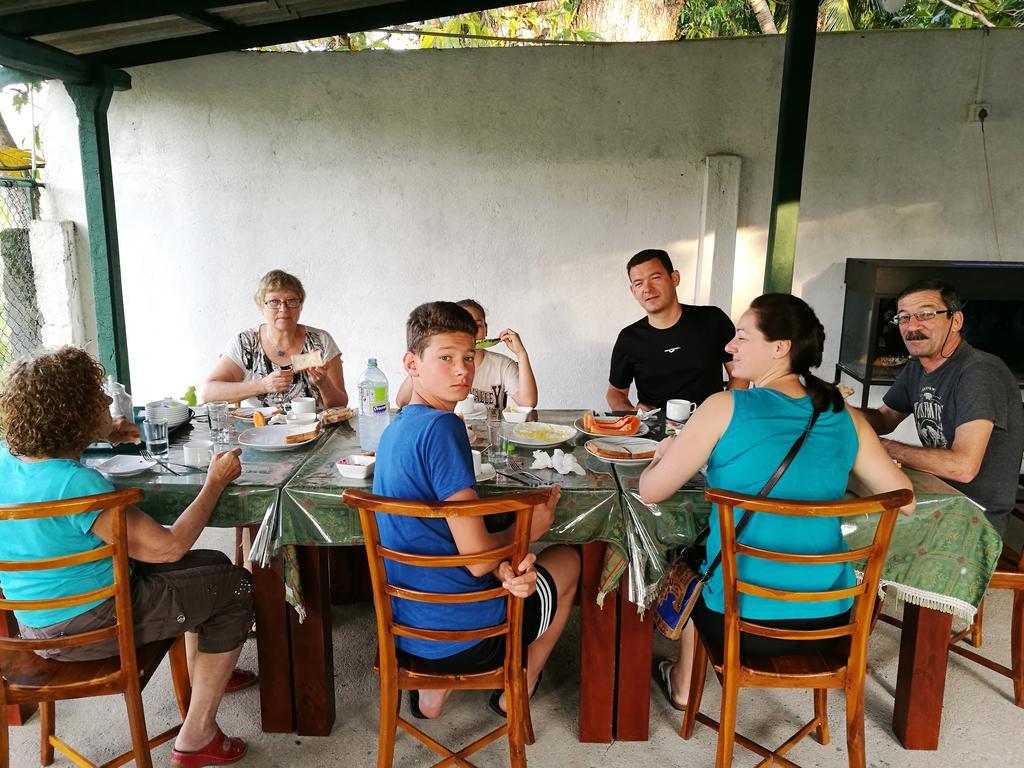 Man Guest Polonnaruwa Hotell Exteriör bild